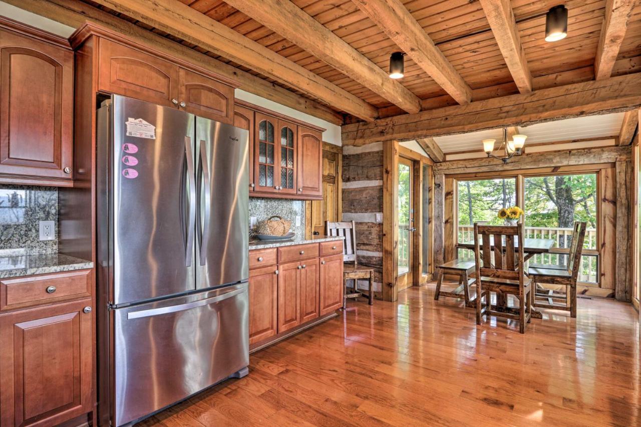 Upscale Gatlinburg Cabin Deck, Fire Pit And Hot Tub Exterior foto