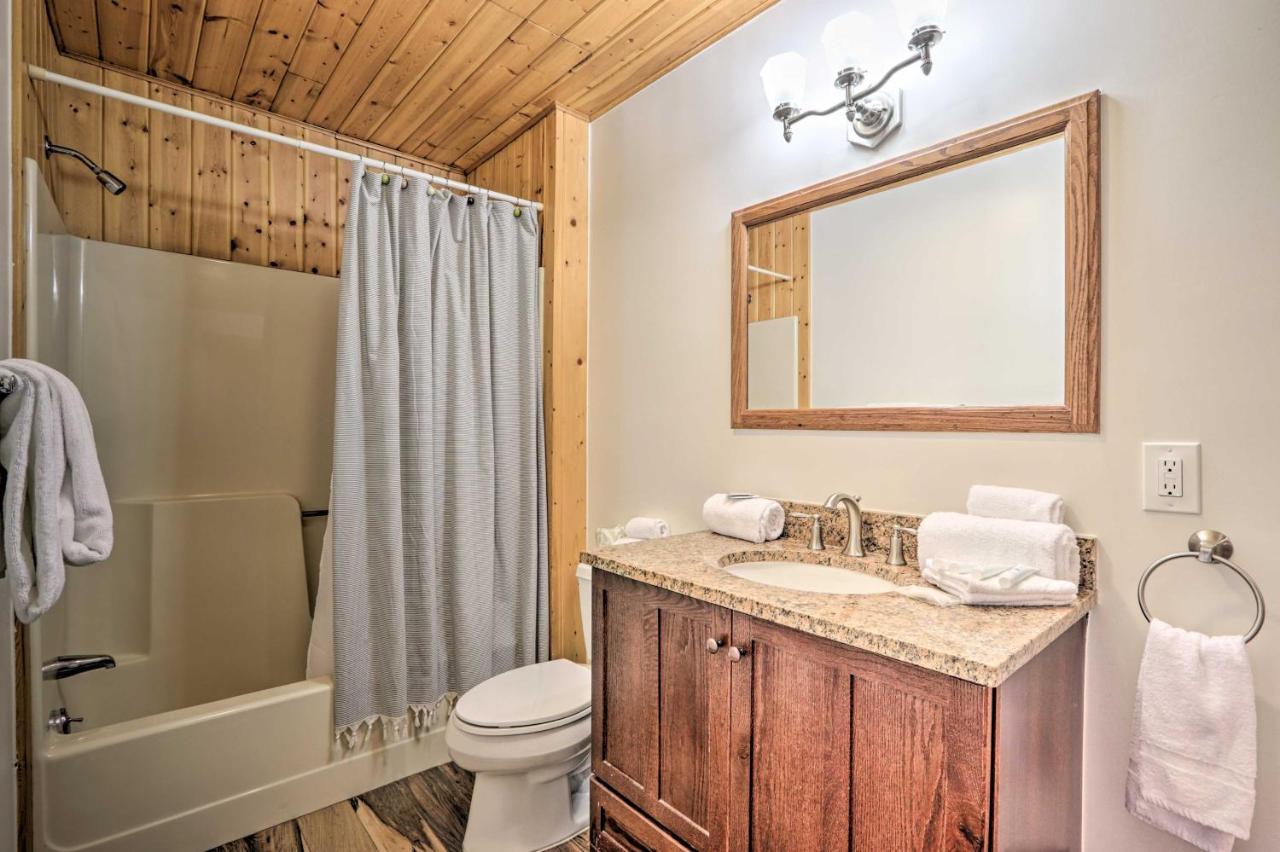 Upscale Gatlinburg Cabin Deck, Fire Pit And Hot Tub Exterior foto