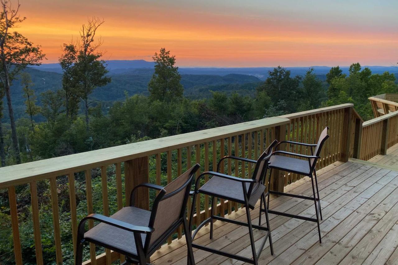 Upscale Gatlinburg Cabin Deck, Fire Pit And Hot Tub Exterior foto