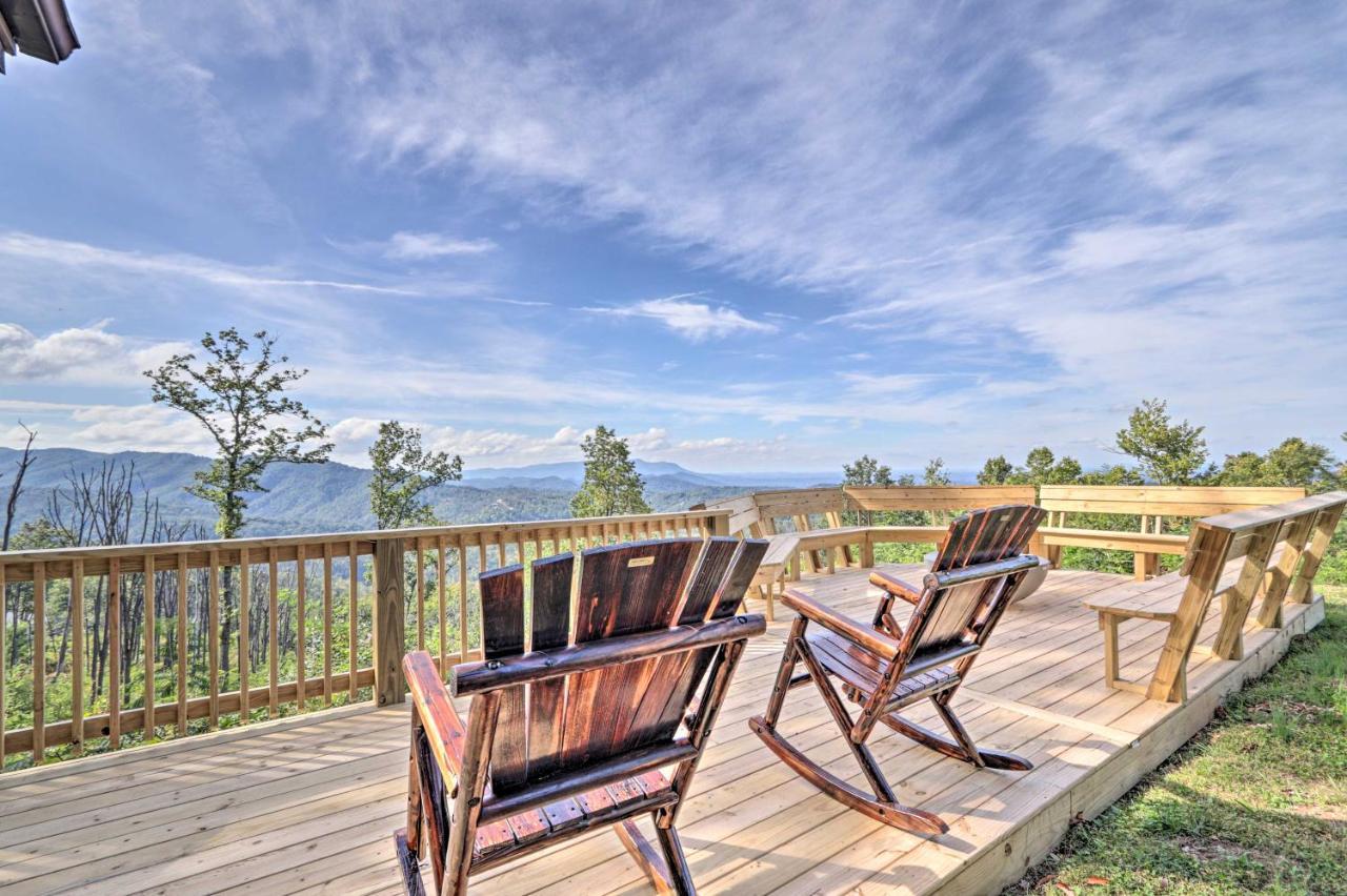 Upscale Gatlinburg Cabin Deck, Fire Pit And Hot Tub Exterior foto