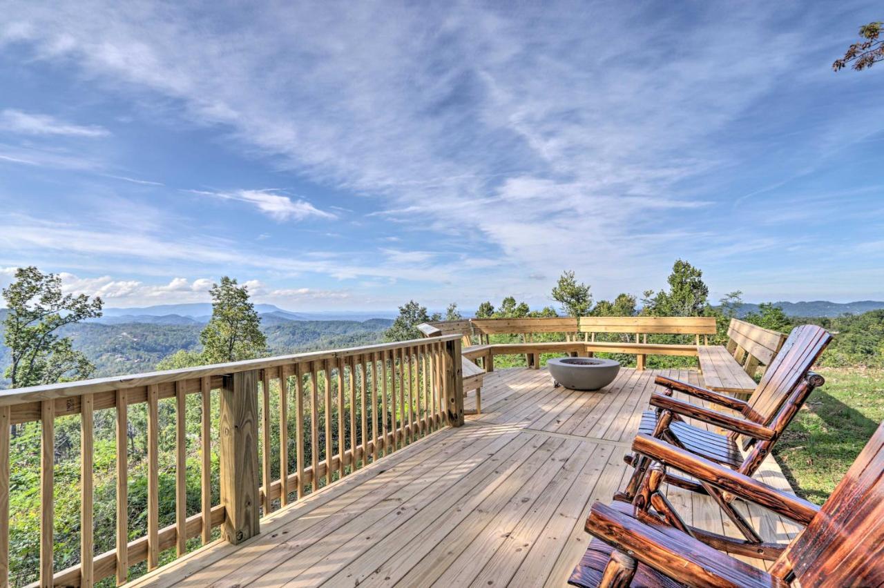 Upscale Gatlinburg Cabin Deck, Fire Pit And Hot Tub Exterior foto