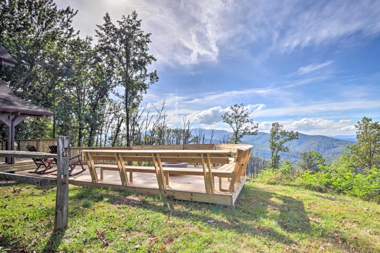 Upscale Gatlinburg Cabin Deck, Fire Pit And Hot Tub Exterior foto